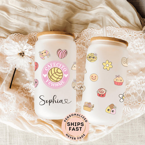 Personalized Cafecito y Chisme glass can tumbler with bamboo lid perfect for coffee lovers who enjoy pan dulce and good conversation