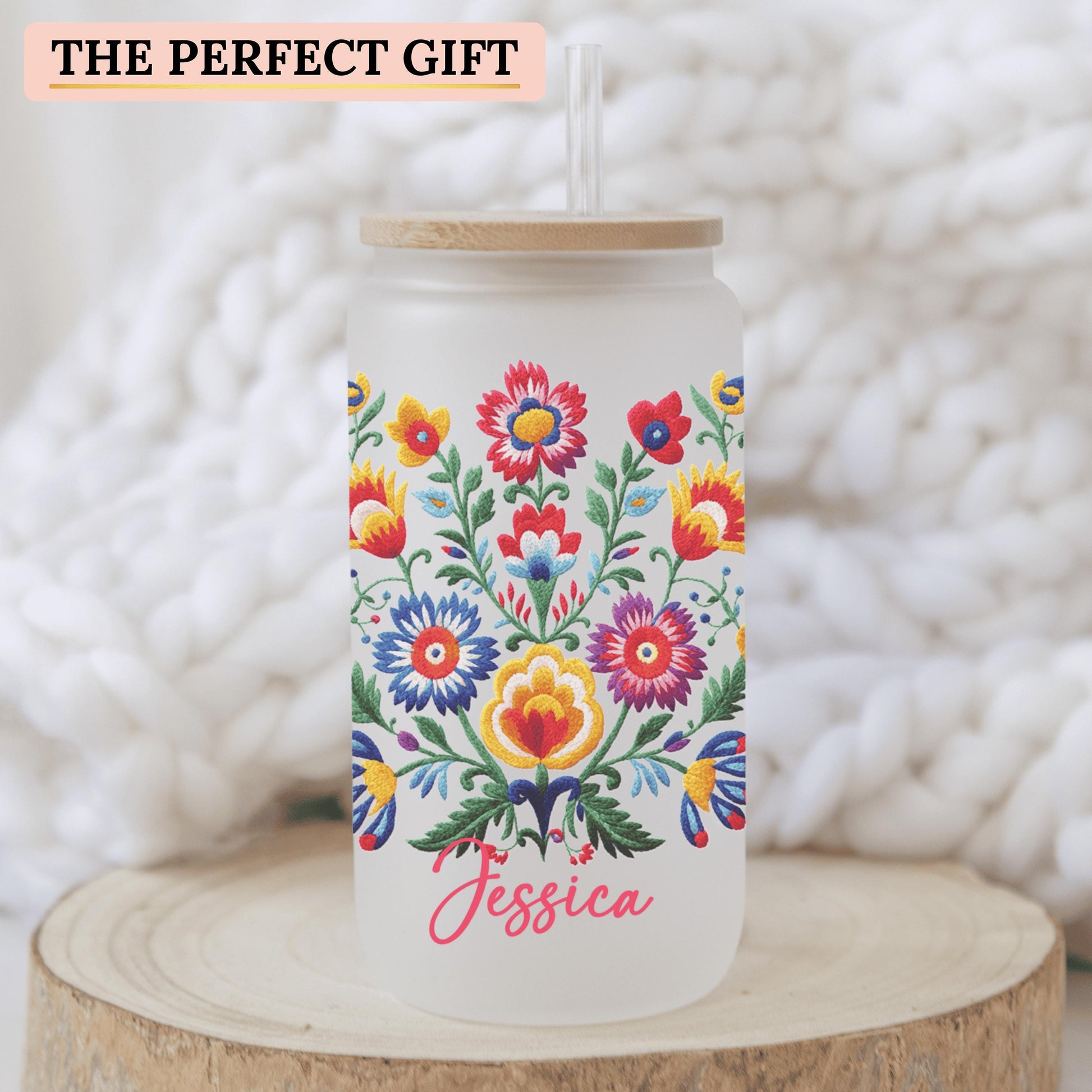Floral design tumbler personalized for Mother’s Day perfect for celebrating moms with a thoughtful and elegant gift