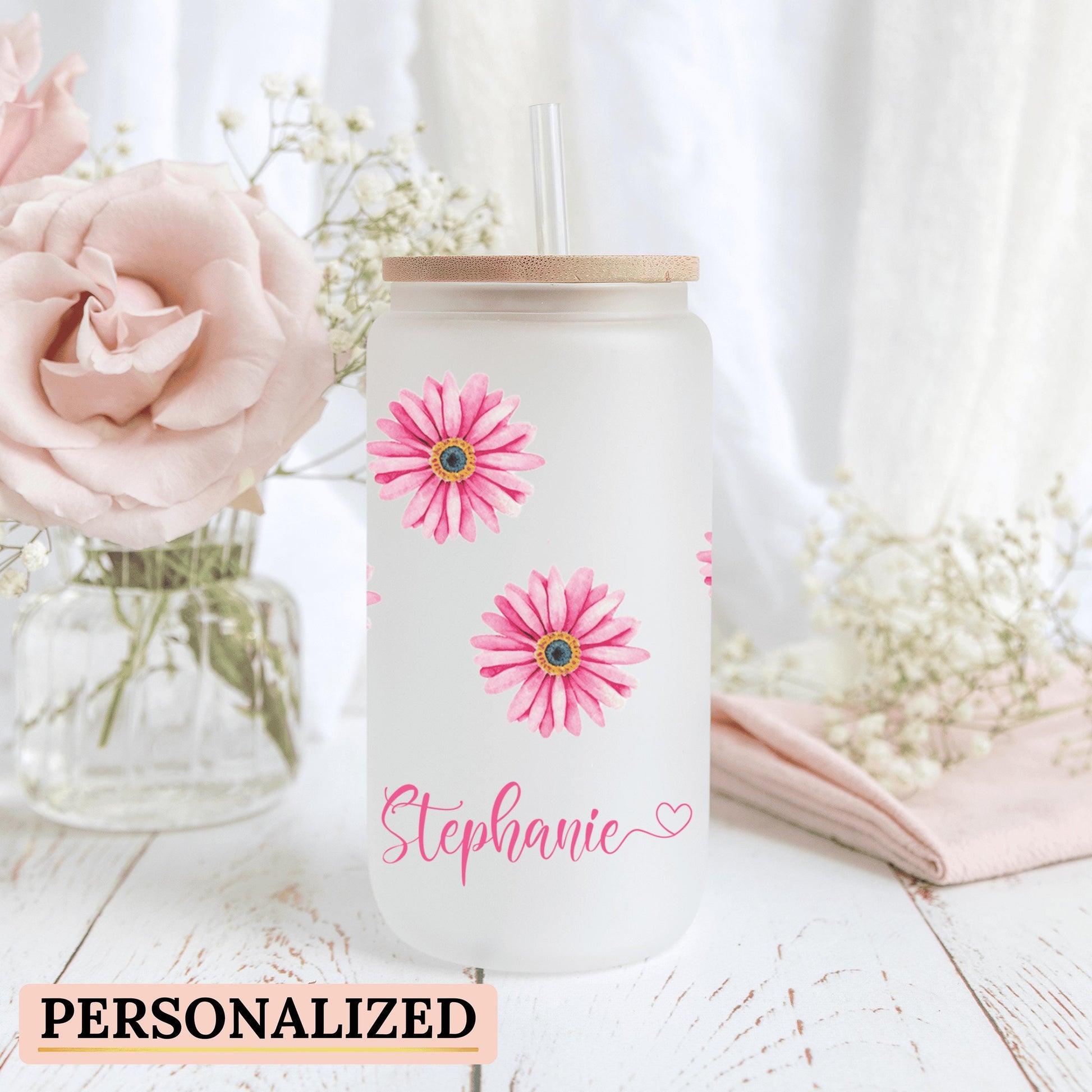 Custom daisy iced coffee glass with a vintage-inspired flower design ideal for everyday use or gifting