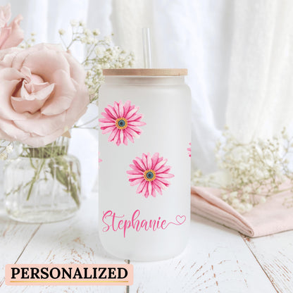 Custom daisy iced coffee glass with a vintage-inspired flower design ideal for everyday use or gifting